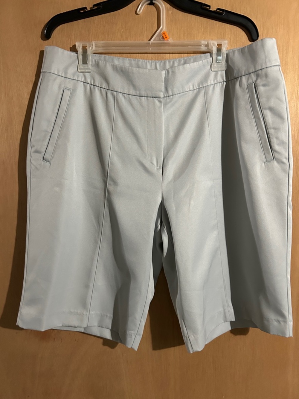 Izod Women’s Gray Tailored Golf Shorts